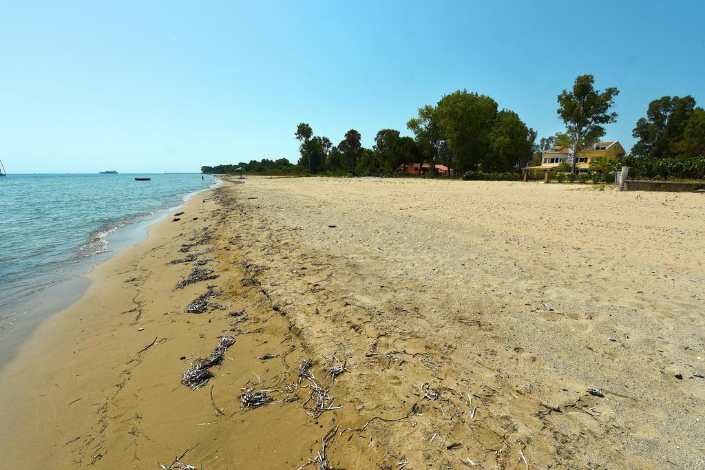 Antonia Beachfront Villa Lefkimmi  Exterior photo