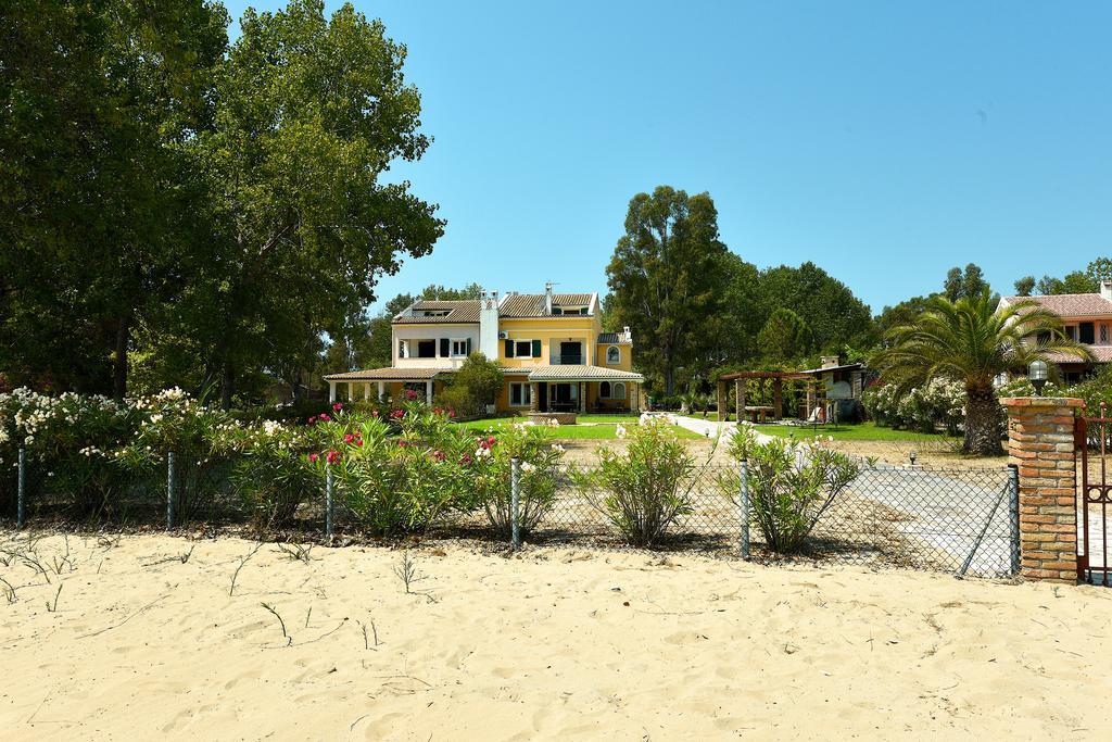 Antonia Beachfront Villa Lefkimmi  Exterior photo
