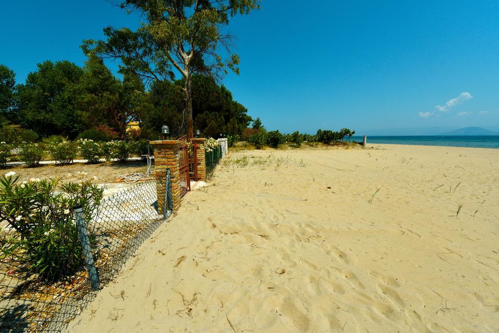 Antonia Beachfront Villa Lefkimmi  Exterior photo